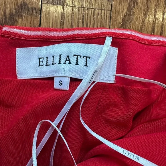 Elliatt ANGELIE
Black Stretch Crepe Plunge Mini Dress - Picture 6 of 8